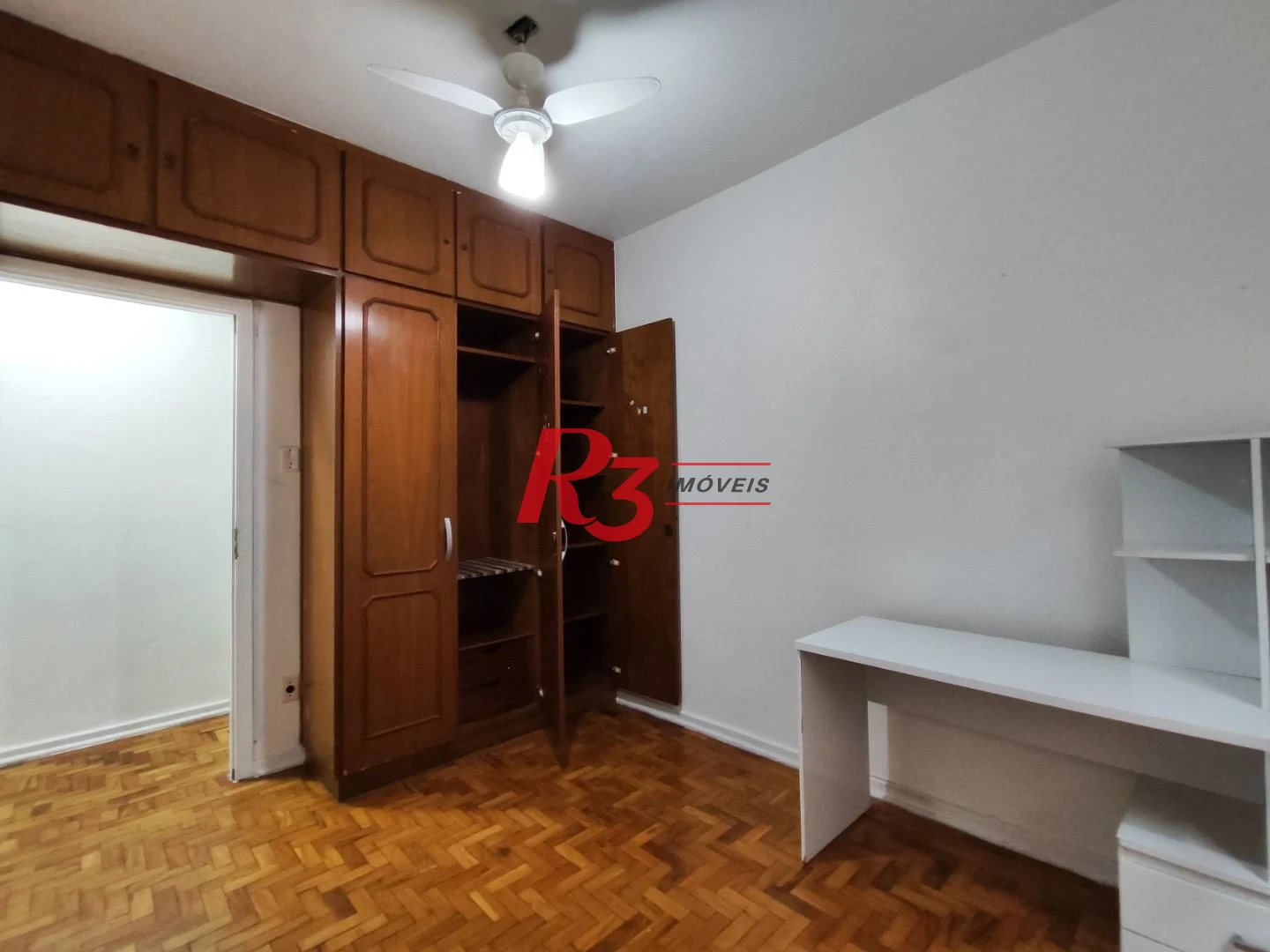 R3 REAL ESTATE VENDE! Apartamento de 2 dormitórios com 70 m² por R$ 300.000 - Marapé - Santos/SP