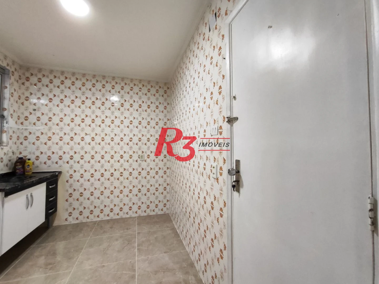 R3 REAL ESTATE VENDE! Apartamento de 2 dormitórios com 70 m² por R$ 300.000 - Marapé - Santos/SP