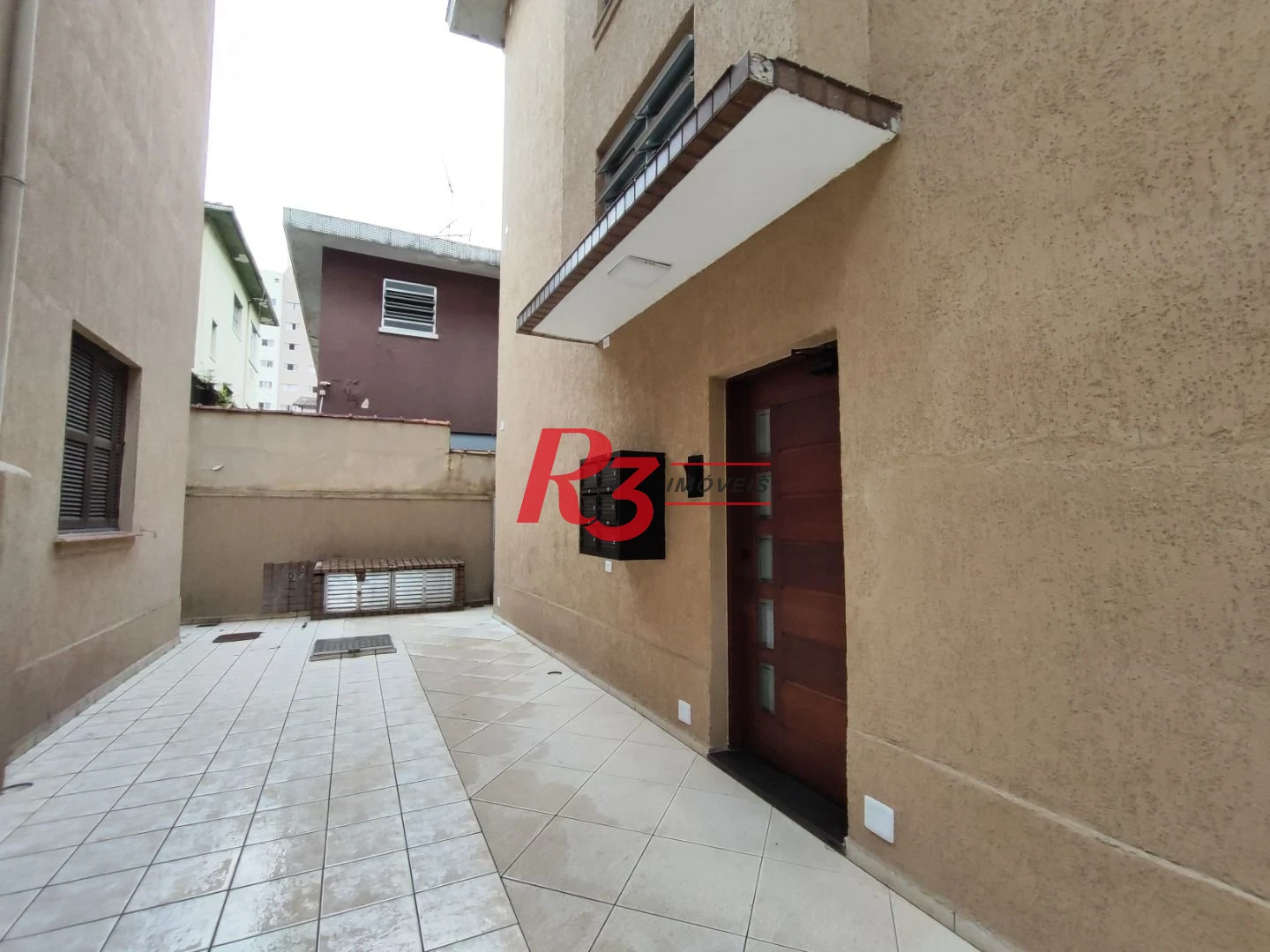 R3 REAL ESTATE VENDE! Apartamento de 2 dormitórios com 70 m² por R$ 300.000 - Marapé - Santos/SP