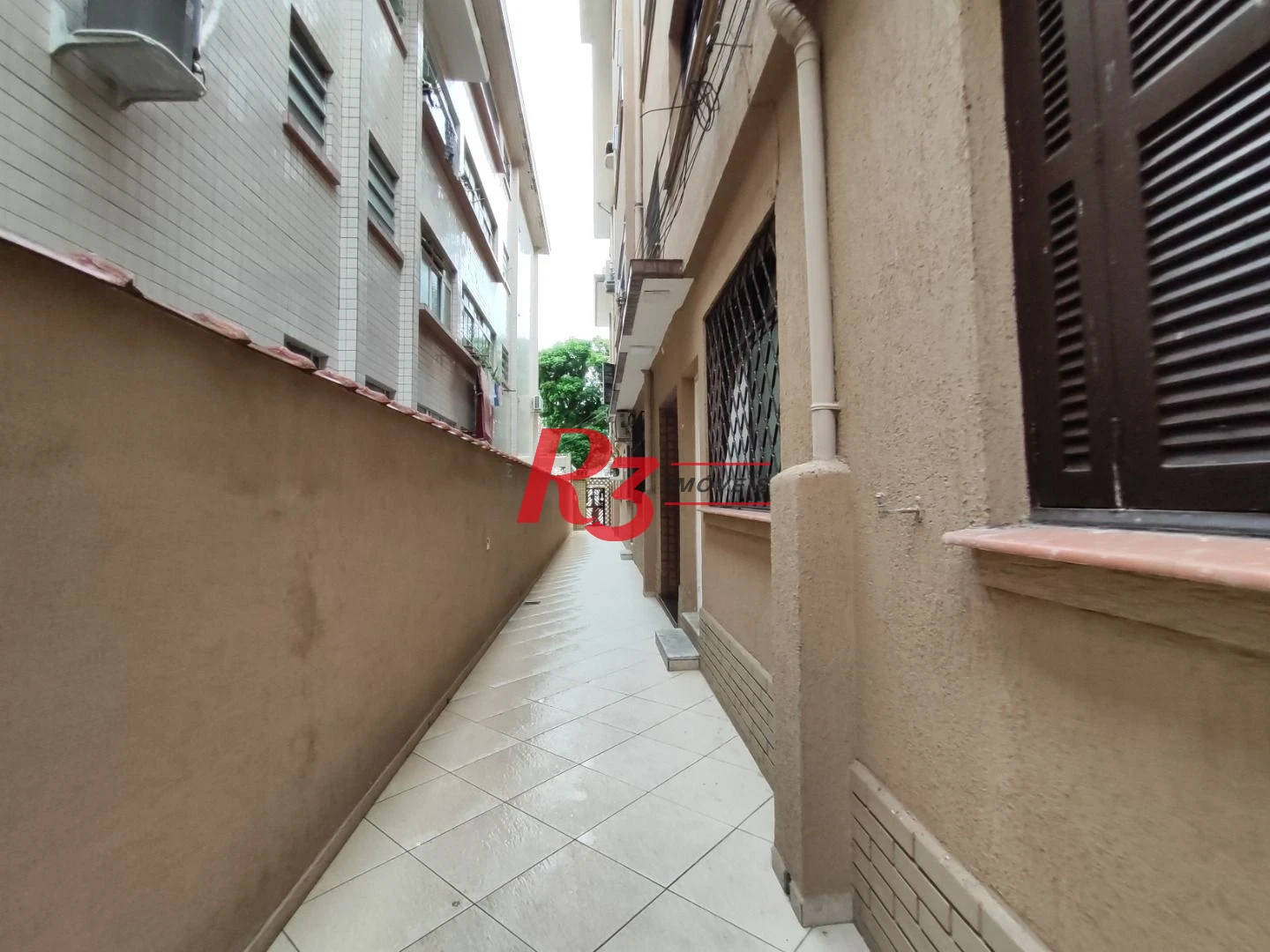 R3 REAL ESTATE VENDE! Apartamento de 2 dormitórios com 70 m² por R$ 300.000 - Marapé - Santos/SP