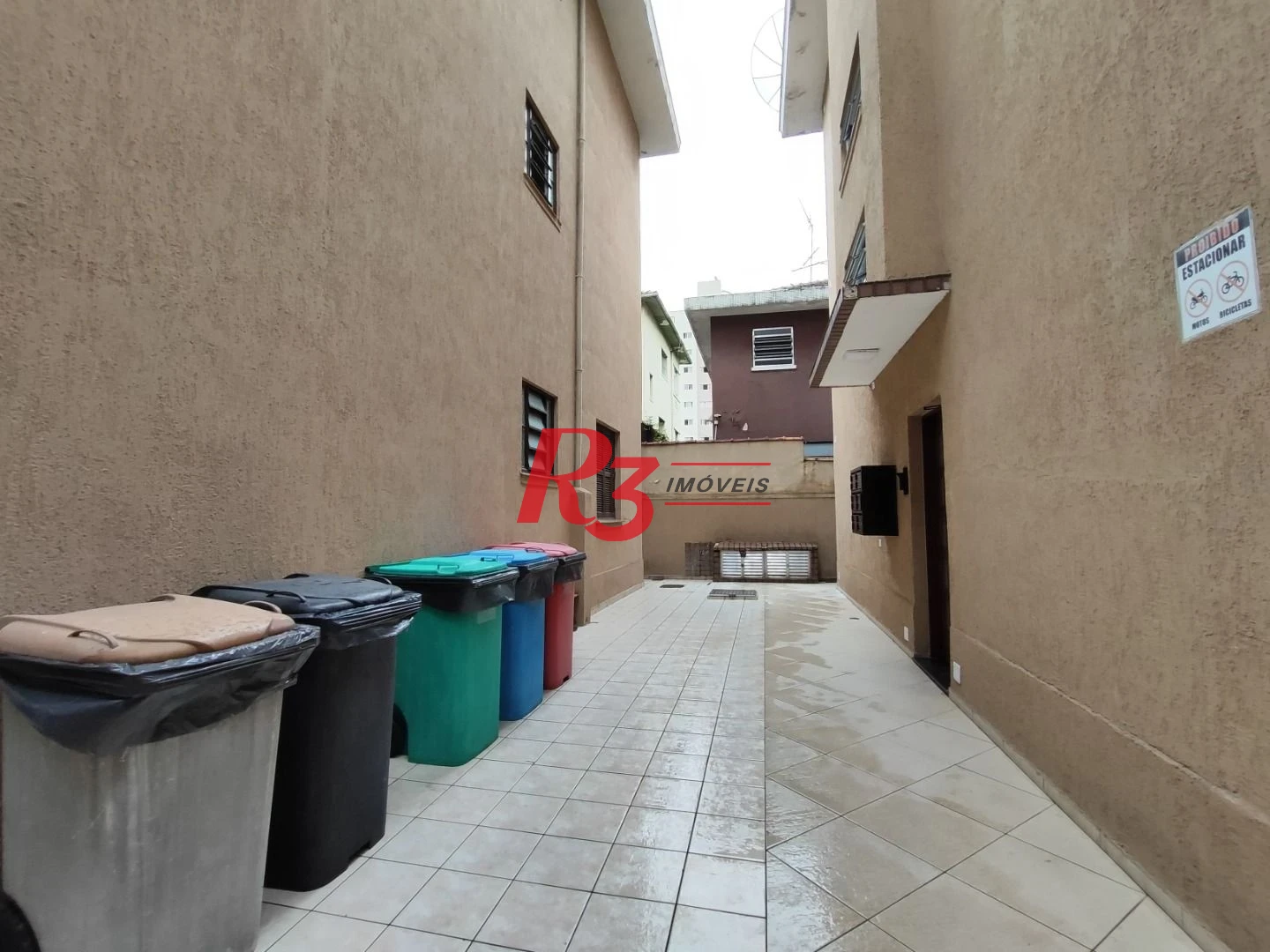 R3 REAL ESTATE VENDE! Apartamento de 2 dormitórios com 70 m² por R$ 300.000 - Marapé - Santos/SP