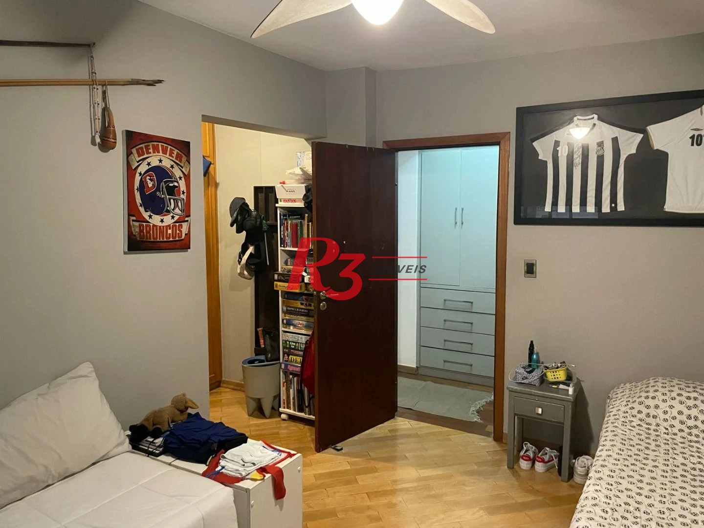 Apartamento á venda  3 dormitórios 2 Vgs Boqueirão Santos