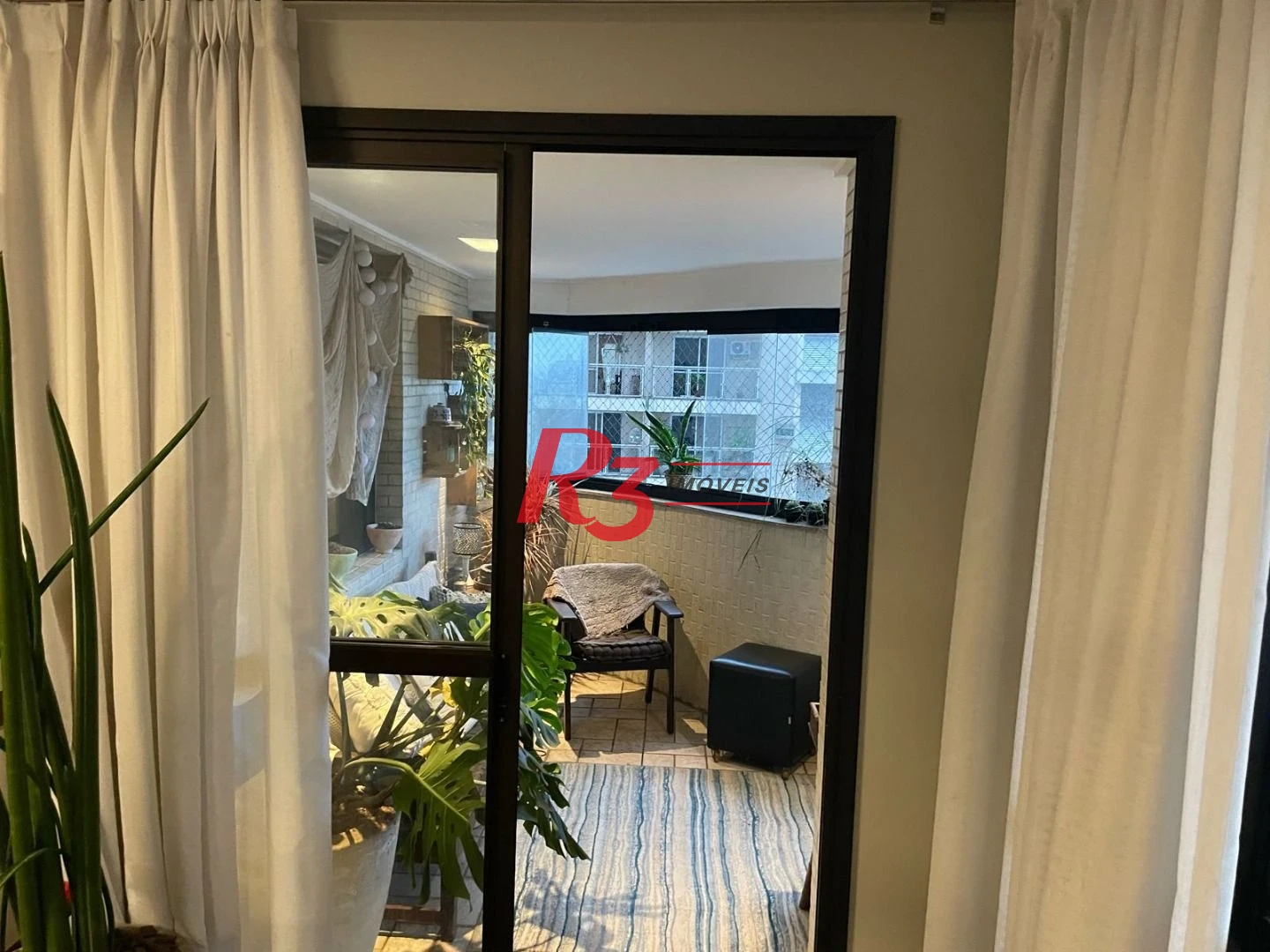 Apartamento á venda  3 dormitórios 2 Vgs Boqueirão Santos