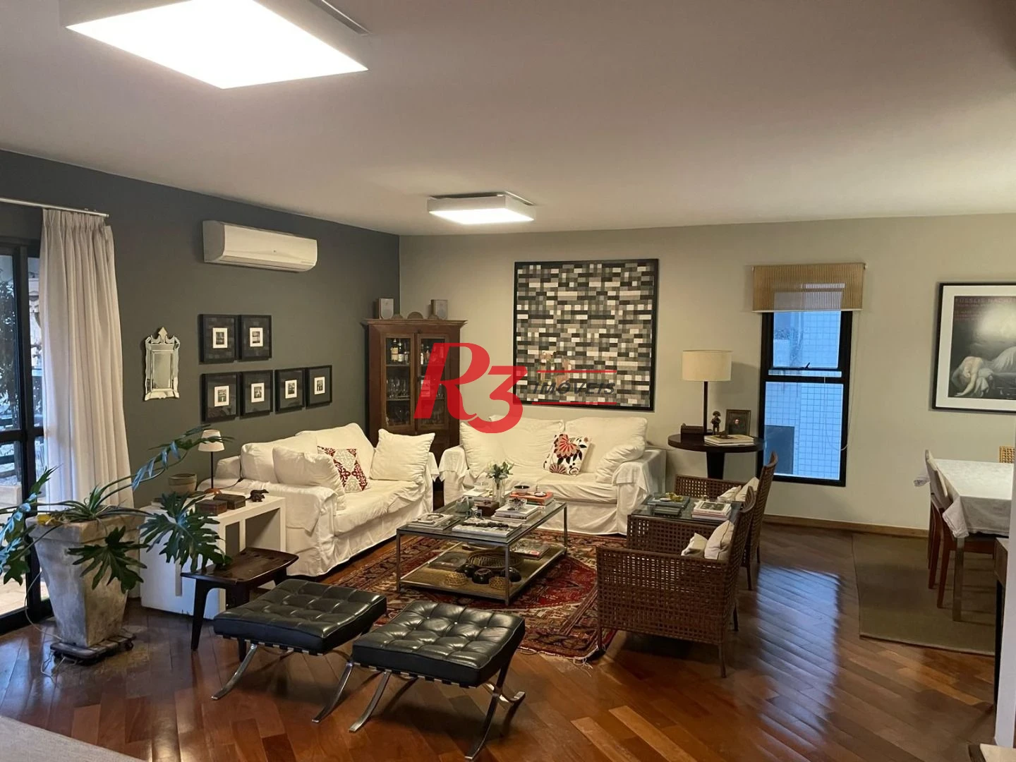 Apartamento á venda  3 dormitórios 2 Vgs Boqueirão Santos