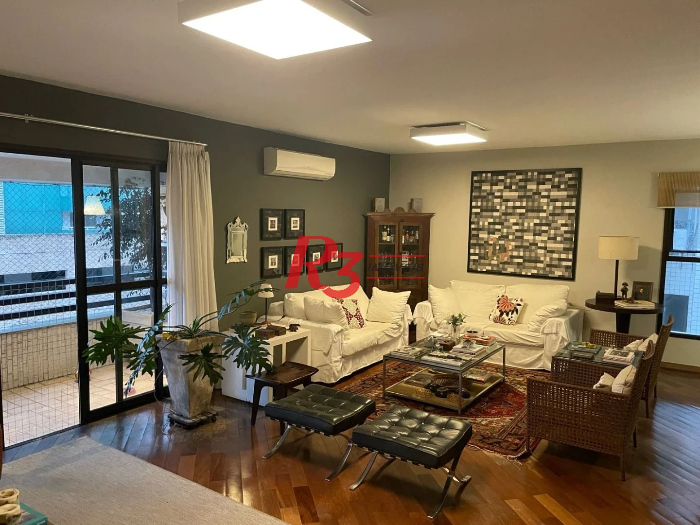 Apartamento á venda  3 dormitórios 2 Vgs Boqueirão Santos