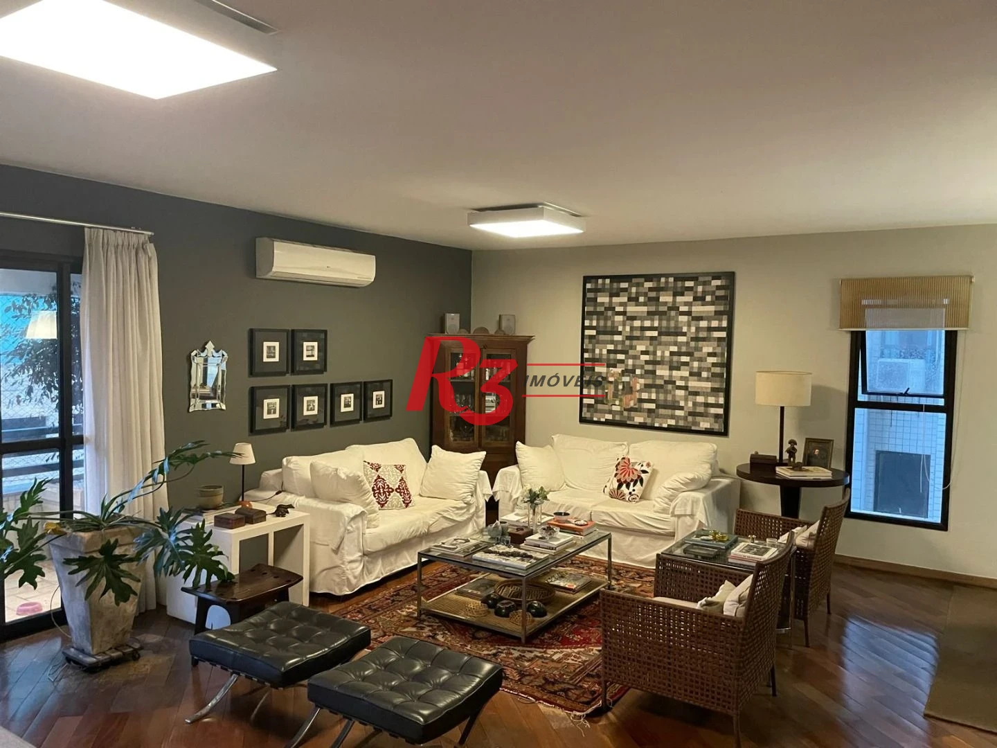 Apartamento á venda  3 dormitórios 2 Vgs Boqueirão Santos
