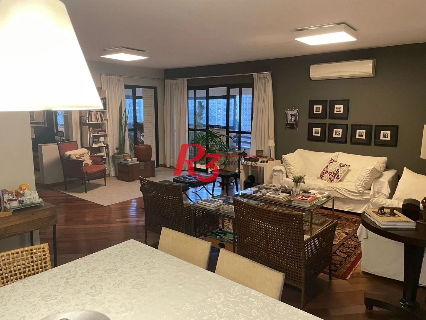 Apartamento á venda  3 dormitórios 2 Vgs Boqueirão Santos