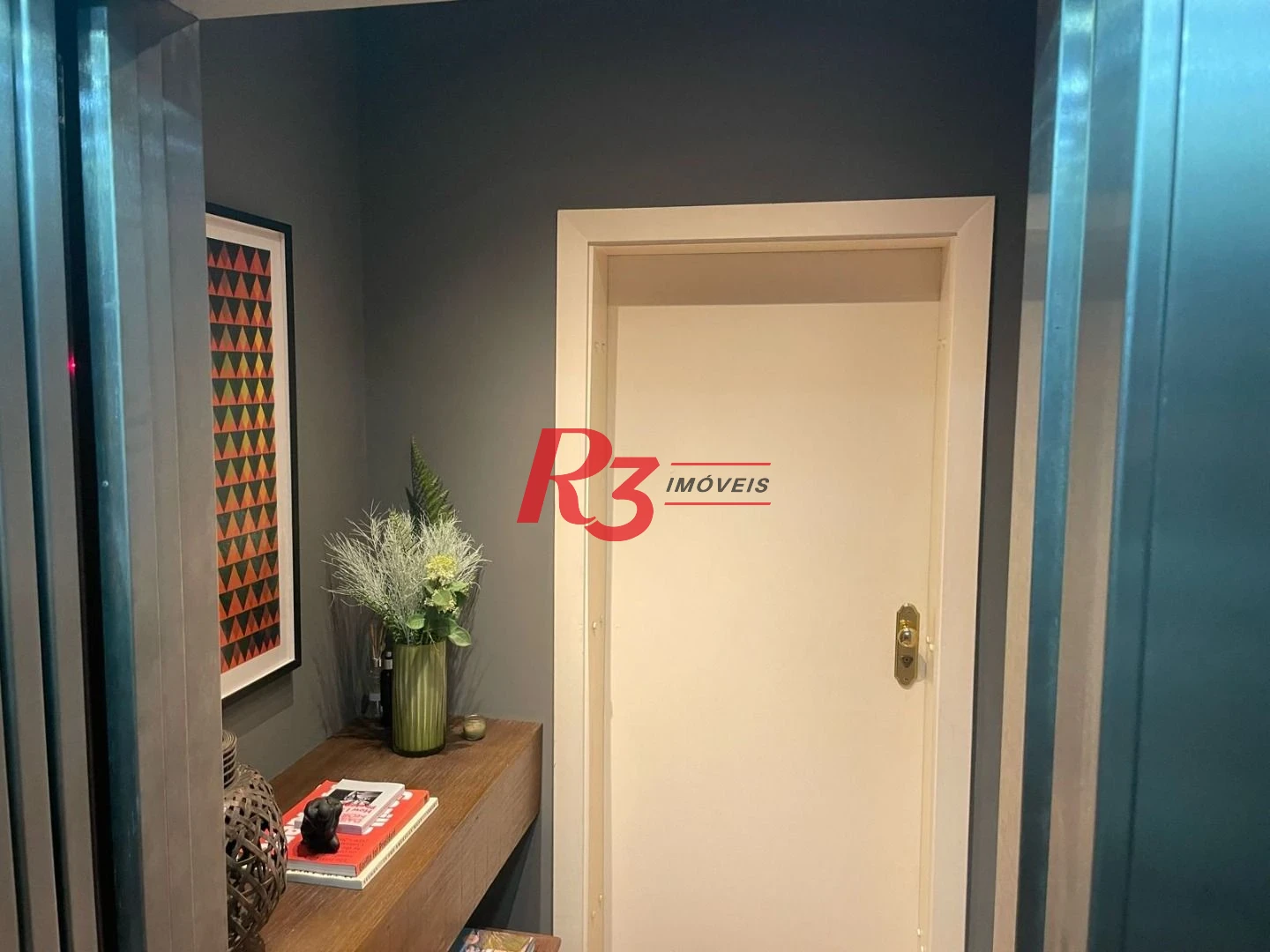Apartamento á venda  3 dormitórios 2 Vgs Boqueirão Santos
