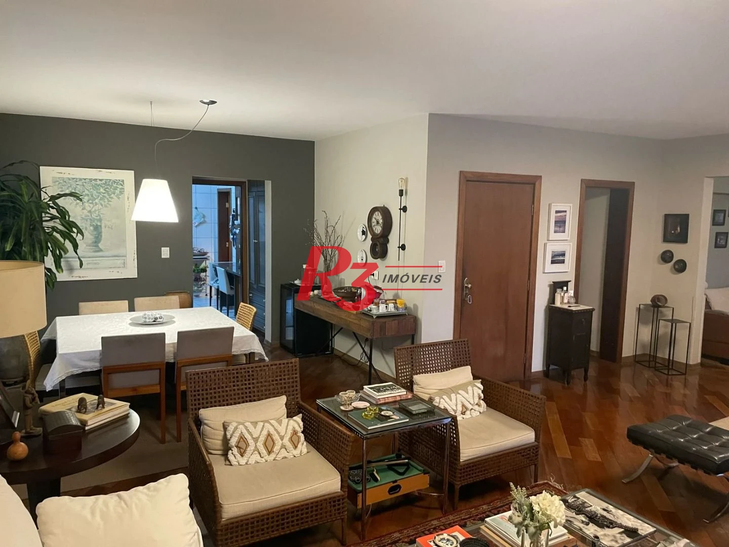 Apartamento á venda  3 dormitórios 2 Vgs Boqueirão Santos