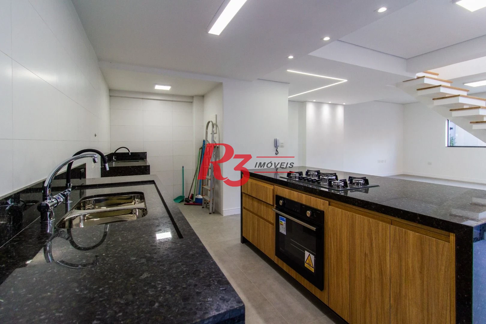 Sobrado à venda, 150 m² por R$ 1.830.000,00 - Ponta da Praia - Santos/SP
