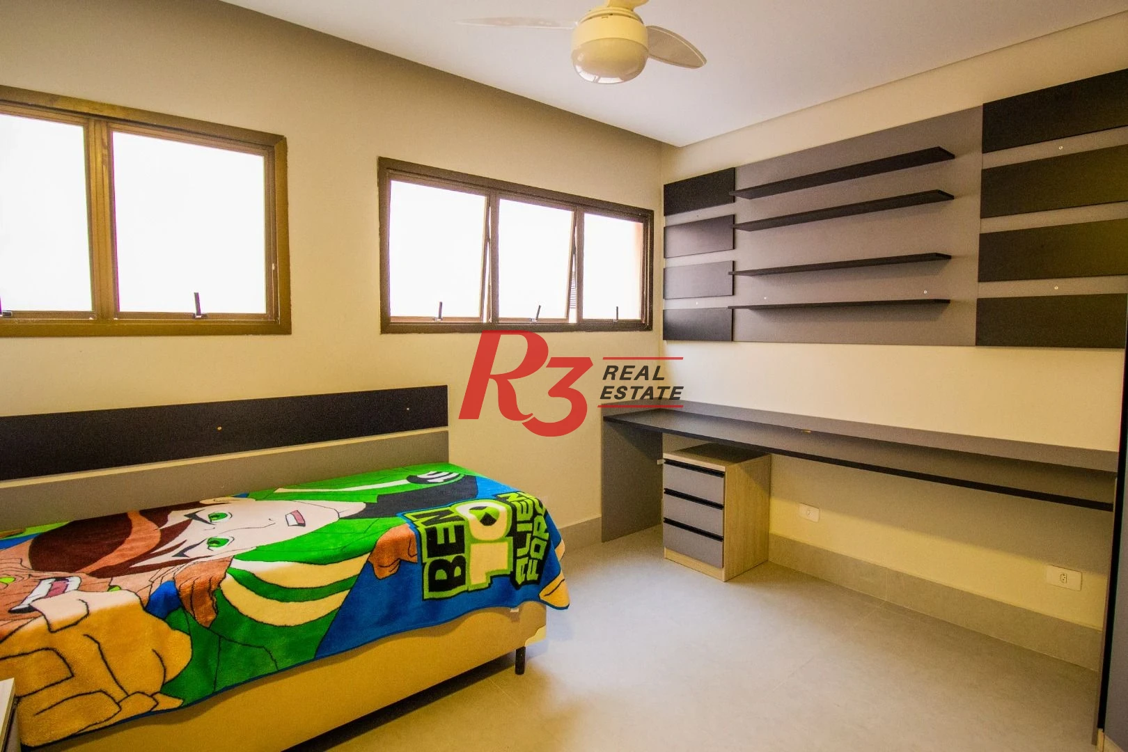 Apartamento na quadra da praia, com 3 dormitórios, à venda, 98 m² por R$ 980.000 - Aparecida - Santos/SP