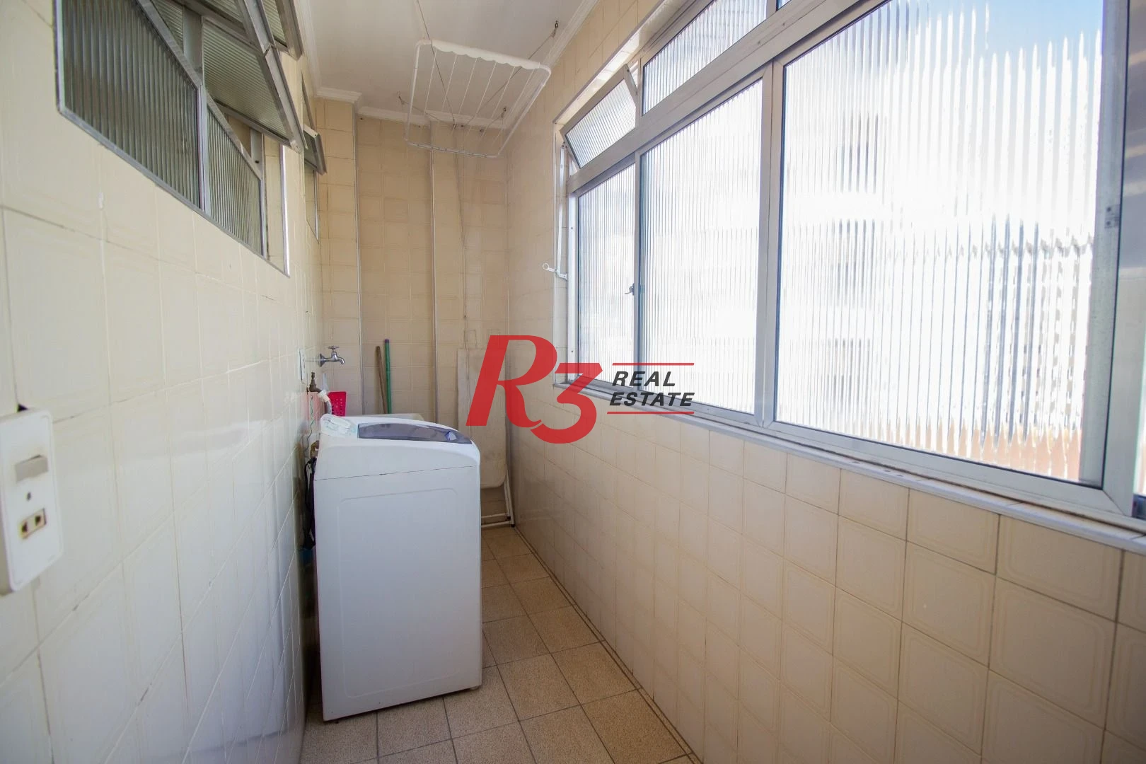 Apartamento com 1 dormitório para alugar, 60 m² por R$ 3.000,00/mês - Gonzaga - Santos/SP