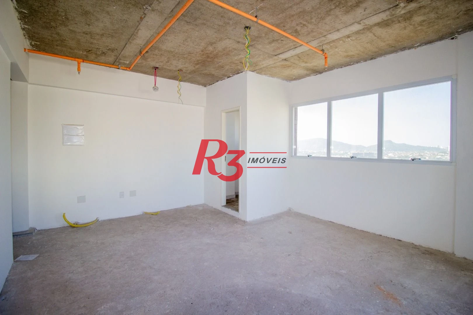 Oportunidade à venda na POnta da Praia, sala coml. em prédio moderno, novinho!! Oportunidade!!!!