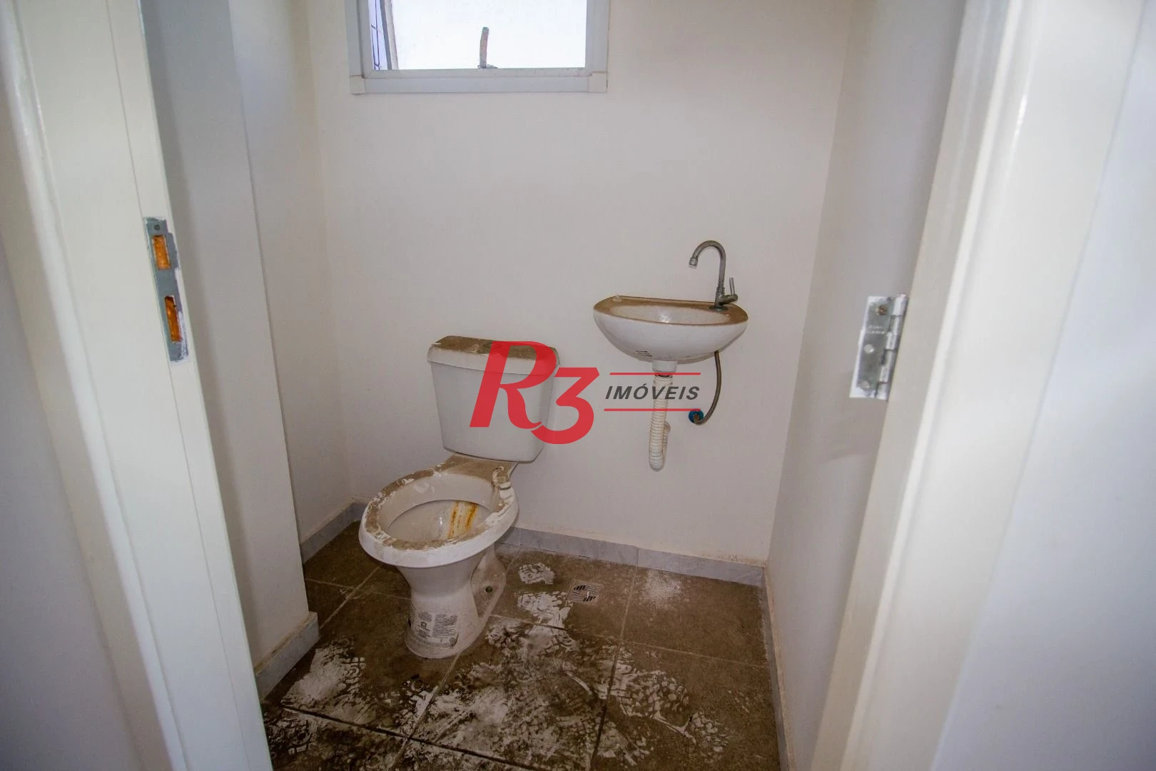 Oportunidade à venda na POnta da Praia, sala coml. em prédio moderno, novinho!! Oportunidade!!!!