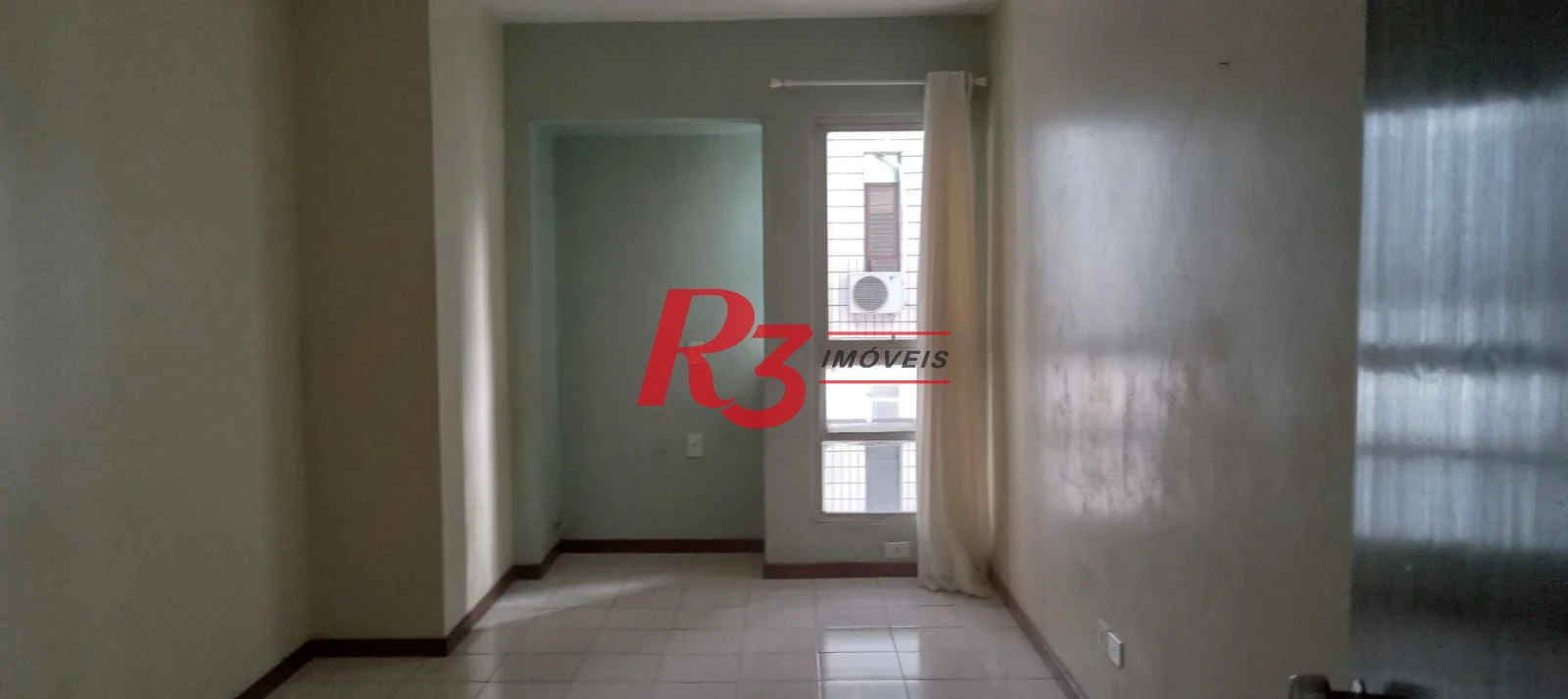 R3 REAL ESTATE VENDE! Sala comercial com 110 m² por R$ 550.000 - Boqueirão - Santos/SP