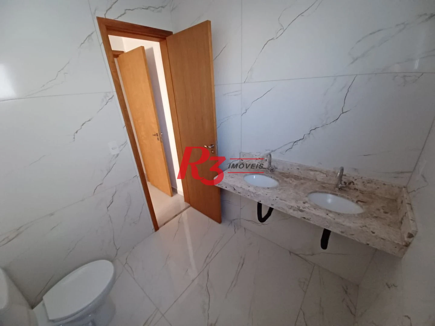 Casa com 3 dormitórios, 1 suíte à venda, 150 m² por - Estuário - Santos/SP