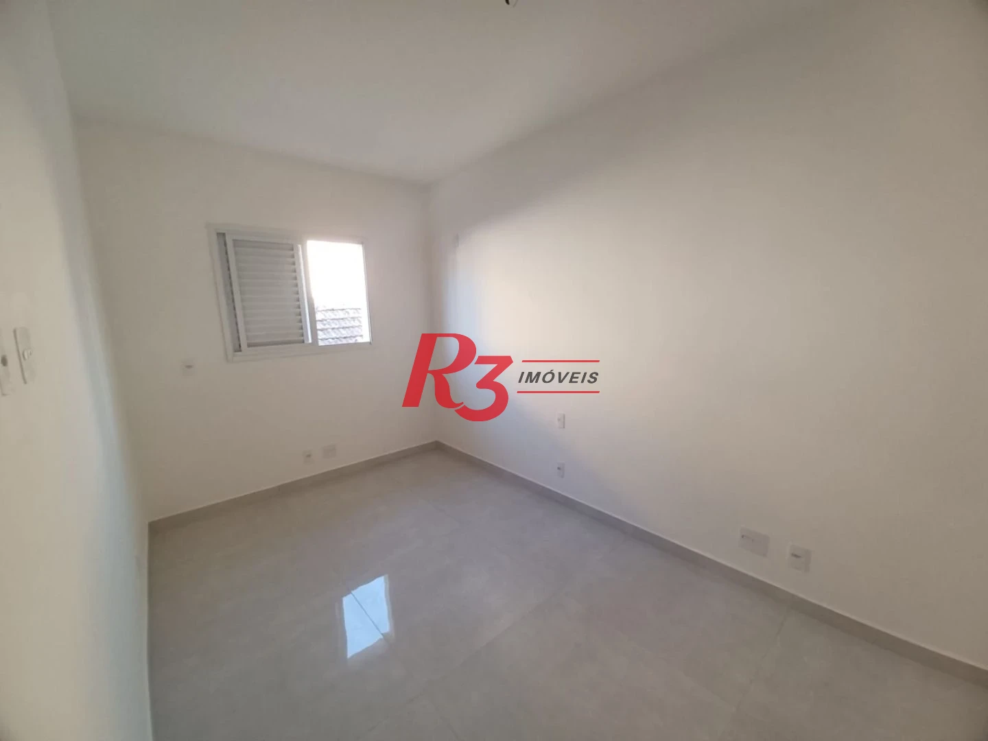 Casa com 3 dormitórios, 1 suíte à venda, 150 m² por - Estuário - Santos/SP