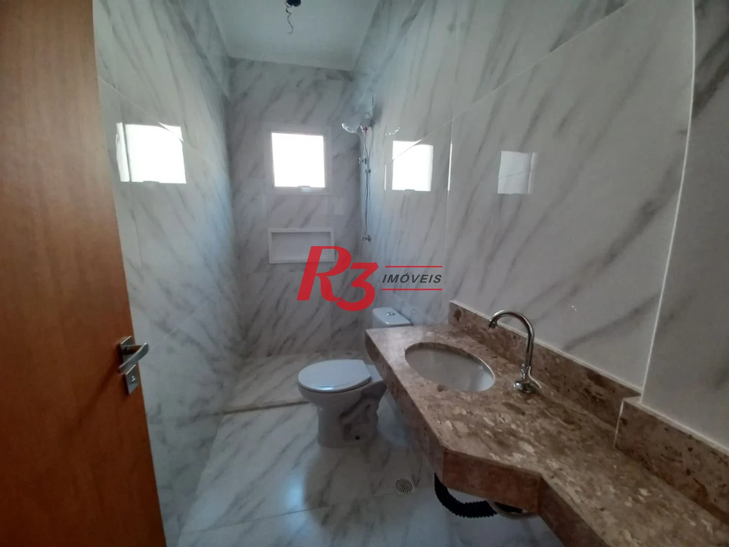Casa com 3 dormitórios, 1 suíte à venda, 150 m² por - Estuário - Santos/SP