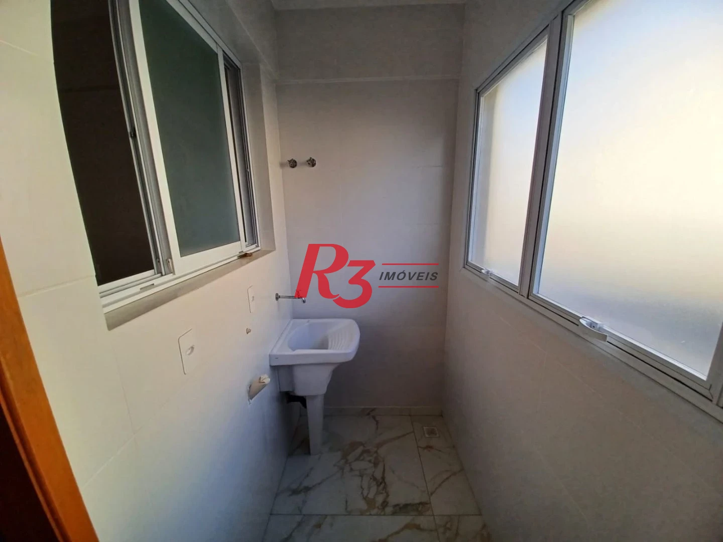 Casa com 3 dormitórios, 1 suíte à venda, 150 m² por - Estuário - Santos/SP