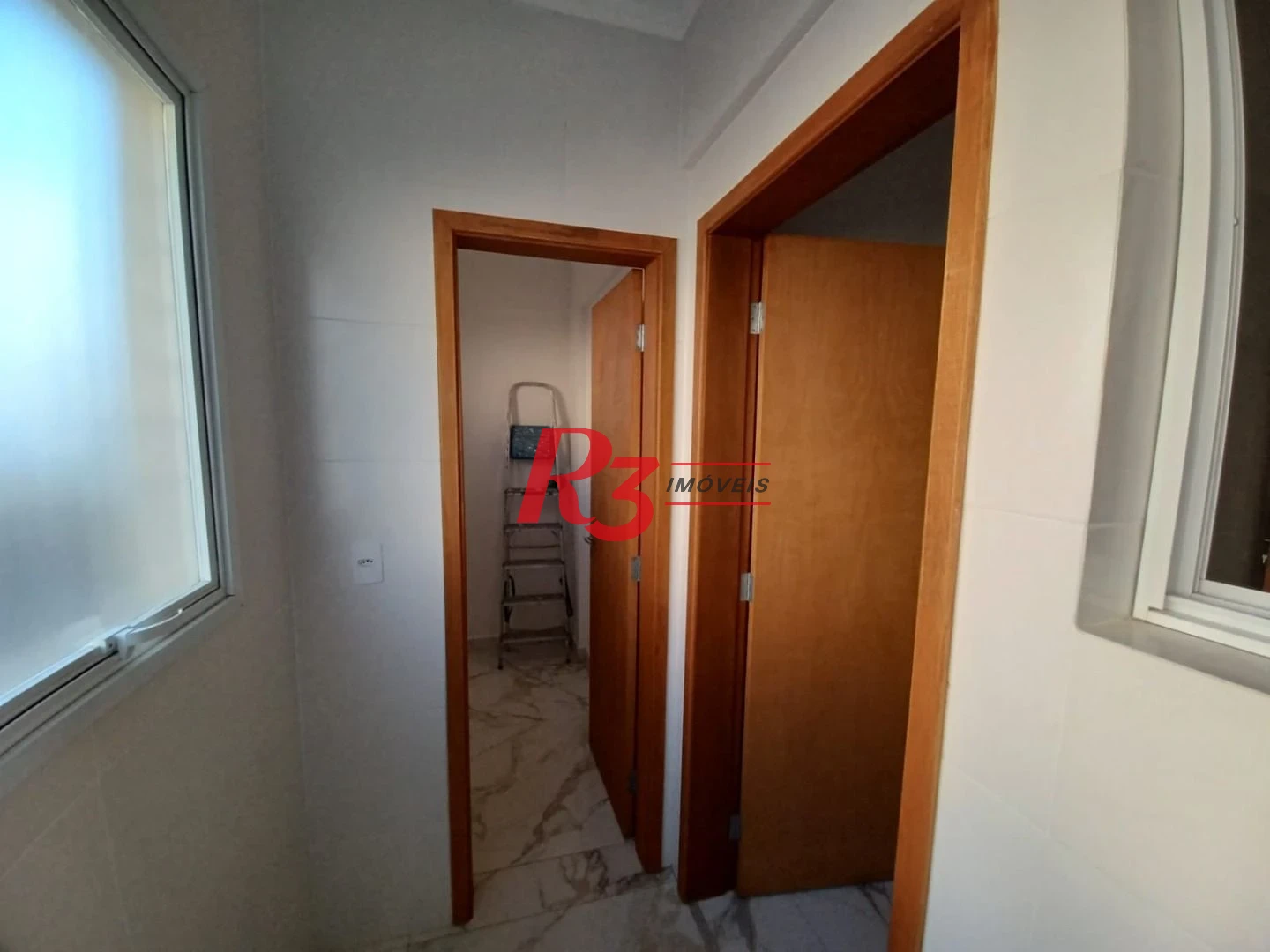 Casa com 3 dormitórios, 1 suíte à venda, 150 m² por - Estuário - Santos/SP