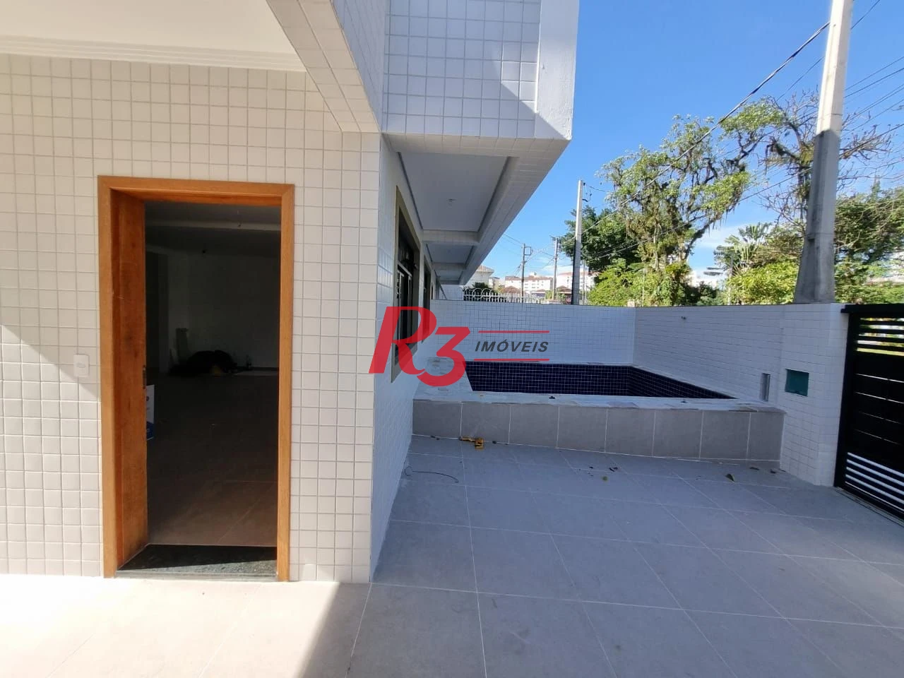Excelente sobrado à venda na Vila Belmiro, com 140 m² de área construída, 3 suítes, ampla sala, piscina e churrasqueira!!! Oportunidade!