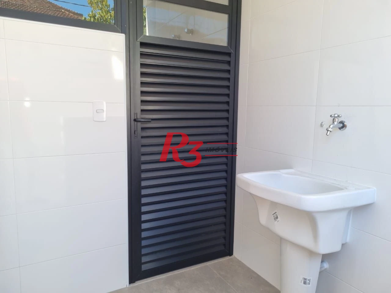 Excelente sobrado à venda na Vila Belmiro, com 140 m² de área construída, 3 suítes, ampla sala, piscina e churrasqueira!!! Oportunidade!