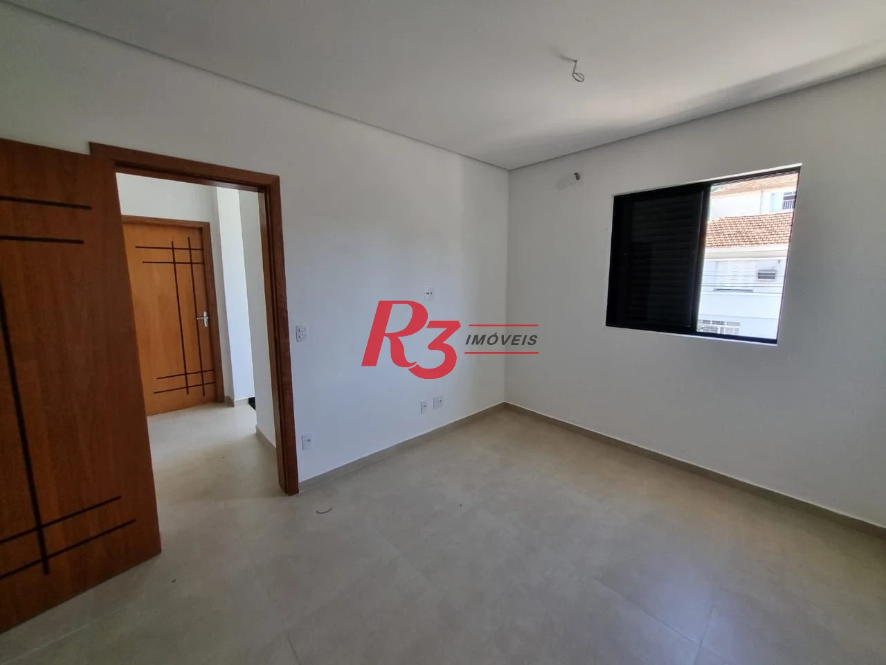 Excelente sobrado à venda na Vila Belmiro, com 140 m² de área construída, 3 suítes, ampla sala, piscina e churrasqueira!!! Oportunidade!