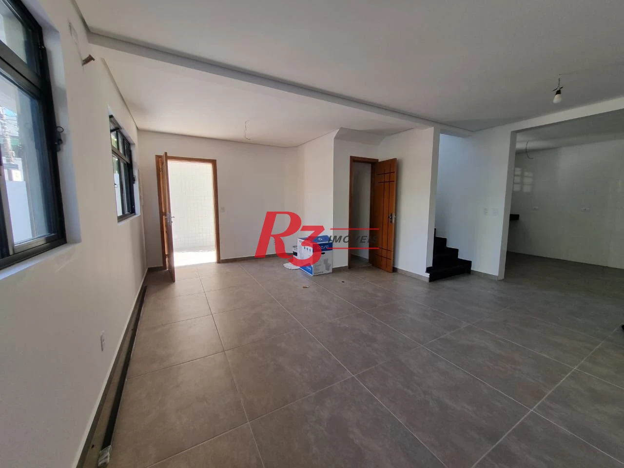 Excelente sobrado à venda na Vila Belmiro, com 140 m² de área construída, 3 suítes, ampla sala, piscina e churrasqueira!!! Oportunidade!