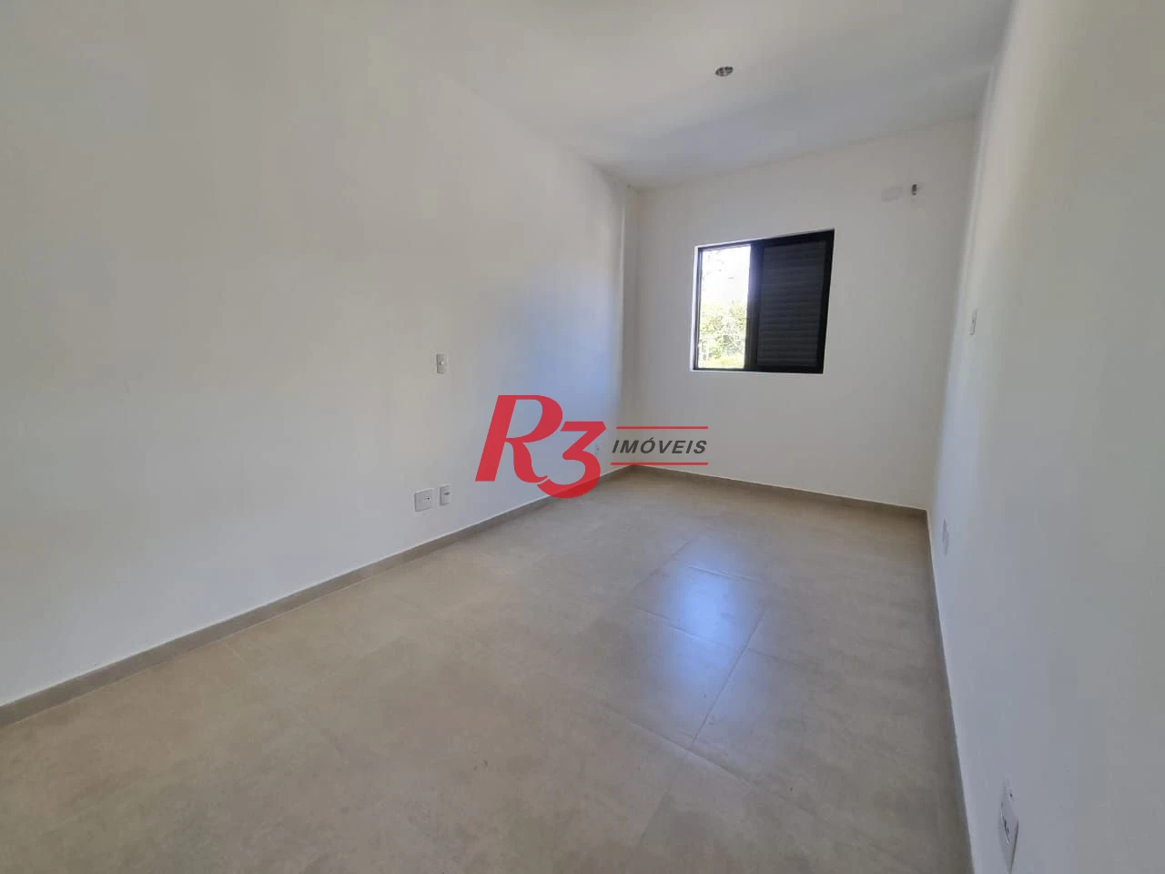 Excelente sobrado à venda na Vila Belmiro, com 140 m² de área construída, 3 suítes, ampla sala, piscina e churrasqueira!!! Oportunidade!