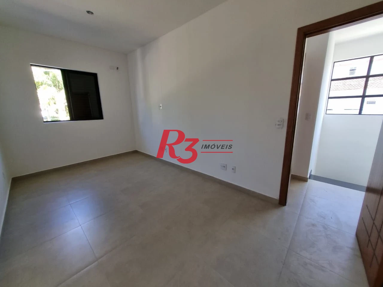 Excelente sobrado à venda na Vila Belmiro, com 140 m² de área construída, 3 suítes, ampla sala, piscina e churrasqueira!!! Oportunidade!
