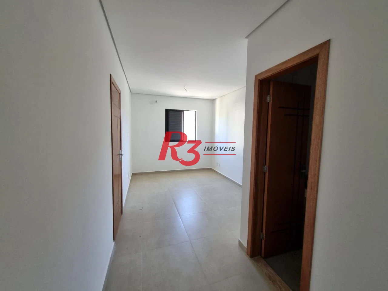 Excelente sobrado à venda na Vila Belmiro, com 140 m² de área construída, 3 suítes, ampla sala, piscina e churrasqueira!!! Oportunidade!