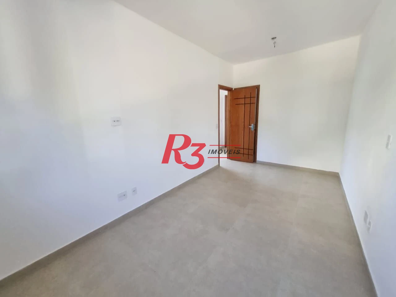 Excelente sobrado à venda na Vila Belmiro, com 140 m² de área construída, 3 suítes, ampla sala, piscina e churrasqueira!!! Oportunidade!