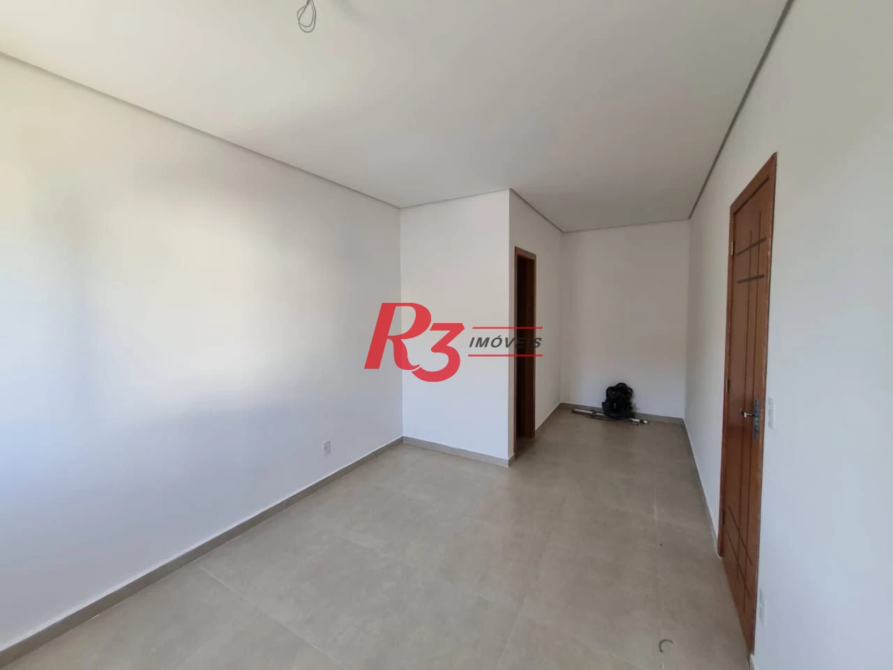 Excelente sobrado à venda na Vila Belmiro, com 140 m² de área construída, 3 suítes, ampla sala, piscina e churrasqueira!!! Oportunidade!