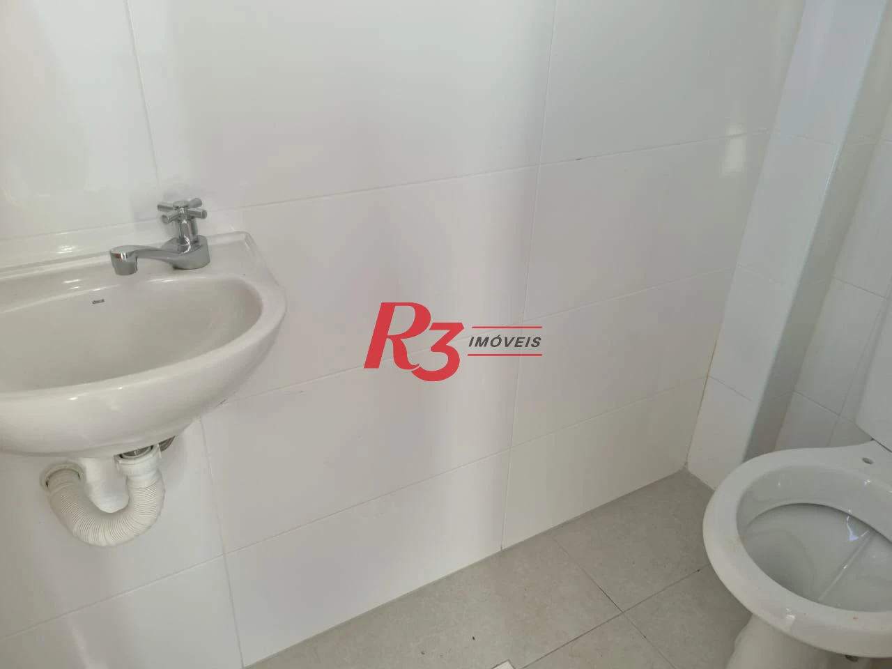 Excelente sobrado à venda na Vila Belmiro, com 140 m² de área construída, 3 suítes, ampla sala, piscina e churrasqueira!!! Oportunidade!