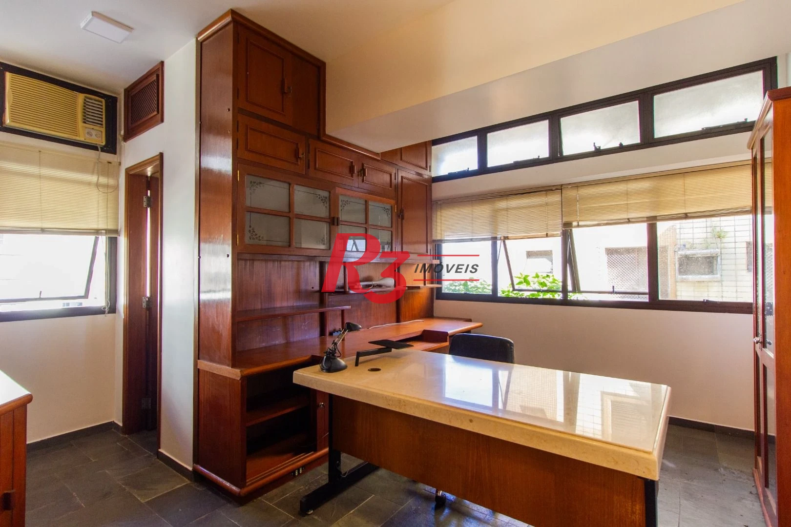 Conjunto para alugar, 70 m² por R$ 4.251,00/mês - Gonzaga - Santos/SP