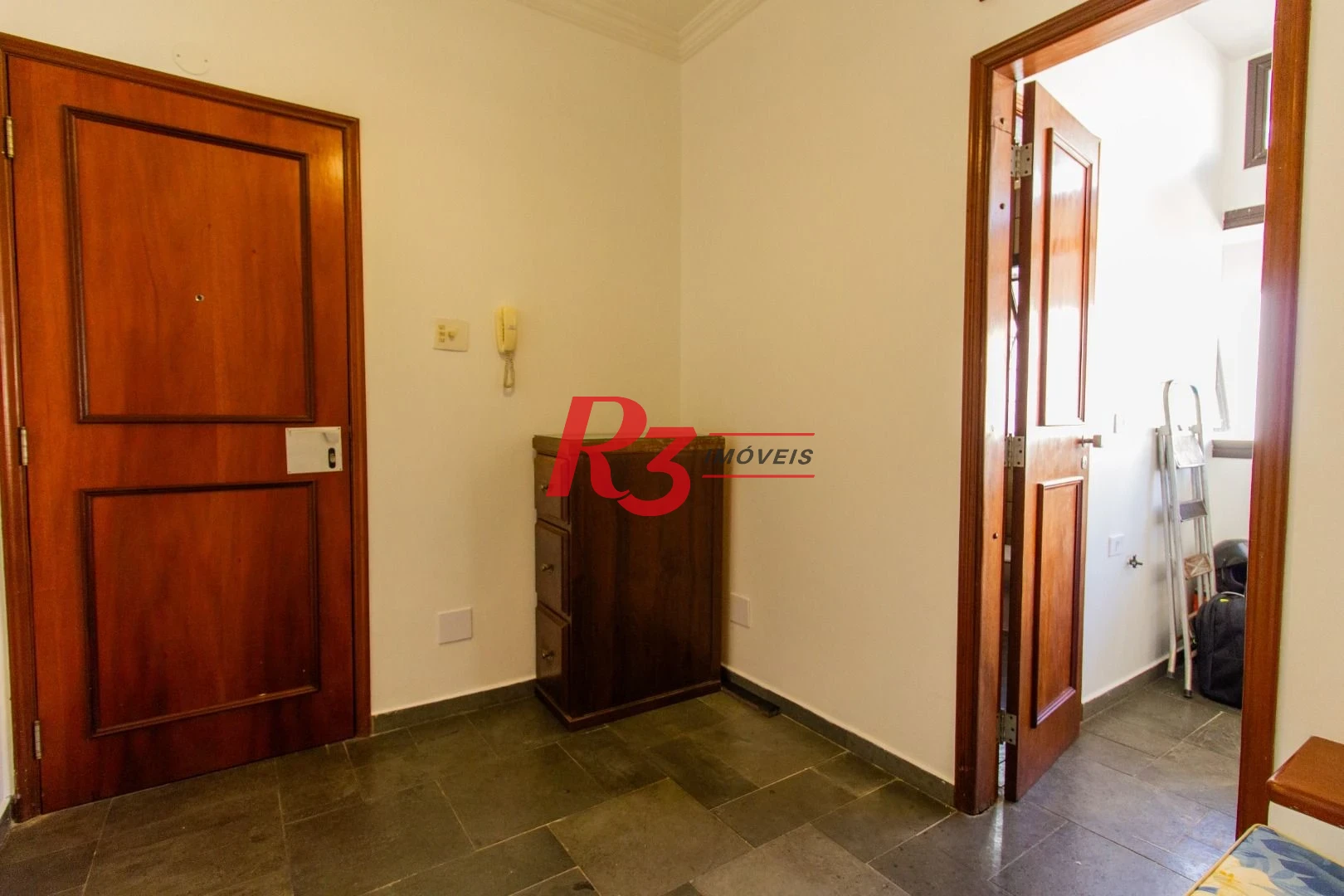 Conjunto para alugar, 70 m² por R$ 4.251,00/mês - Gonzaga - Santos/SP