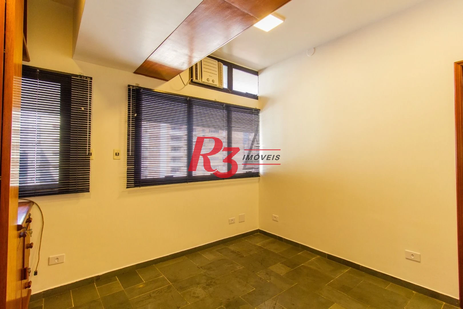 Conjunto para alugar, 70 m² por R$ 4.251,00/mês - Gonzaga - Santos/SP
