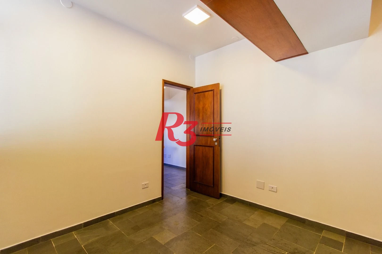 Conjunto para alugar, 70 m² por R$ 4.251,00/mês - Gonzaga - Santos/SP