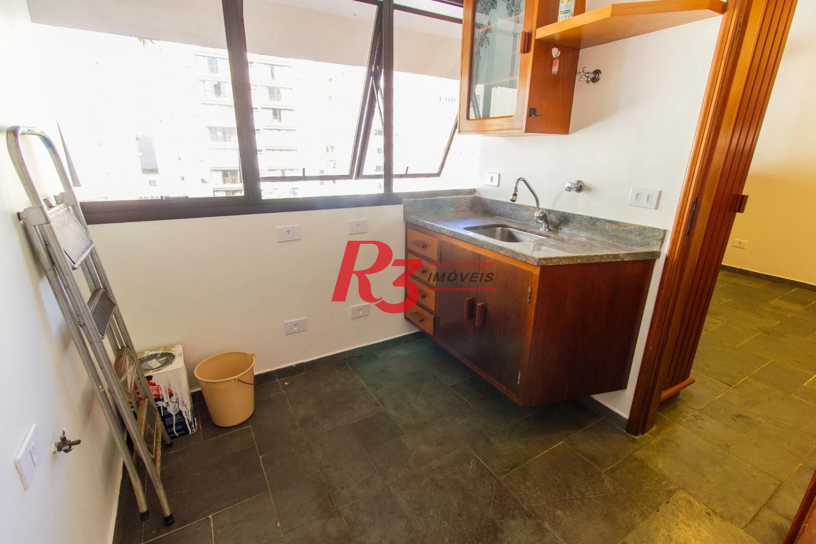 Conjunto para alugar, 70 m² por R$ 4.251,00/mês - Gonzaga - Santos/SP