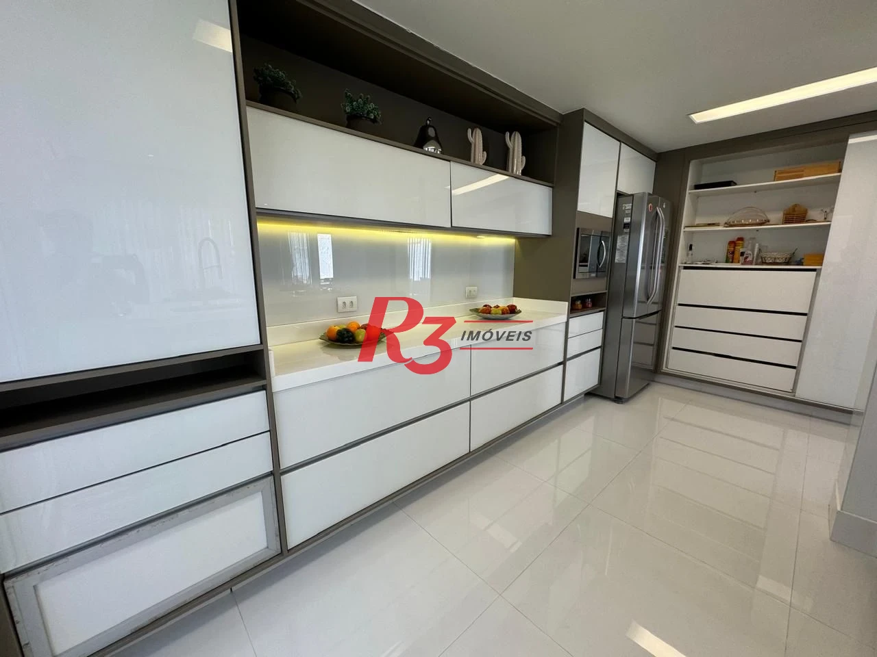 Casa com 6 dormitórios à venda, 476 m² por R$ 5.700.000,00 - Acapulco - Guarujá/SP