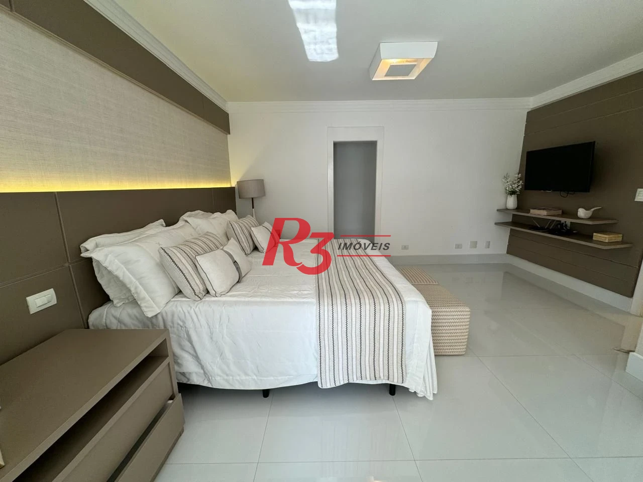 Casa com 6 dormitórios à venda, 476 m² por R$ 5.700.000,00 - Acapulco - Guarujá/SP