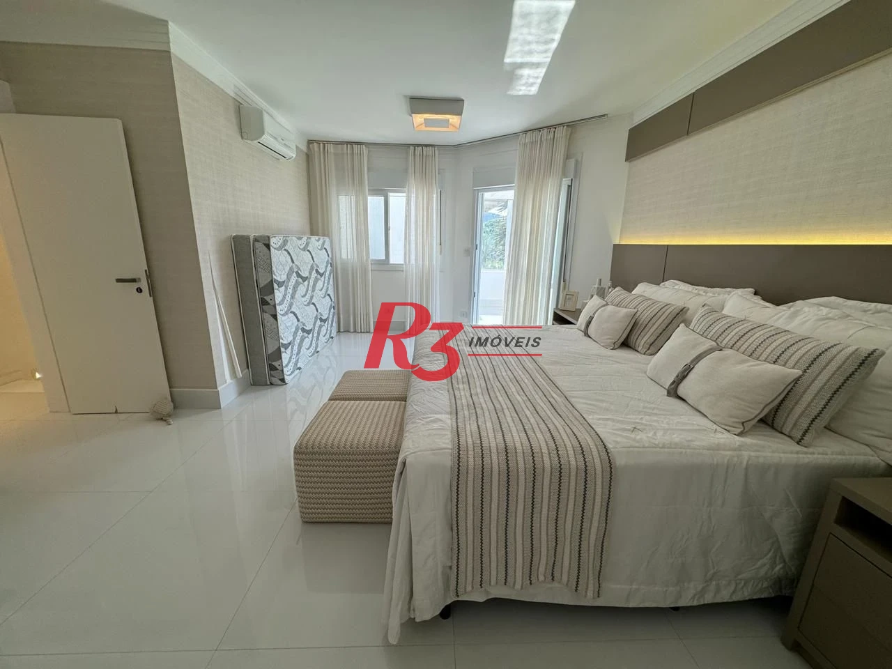 Casa com 6 dormitórios à venda, 476 m² por R$ 5.700.000,00 - Acapulco - Guarujá/SP