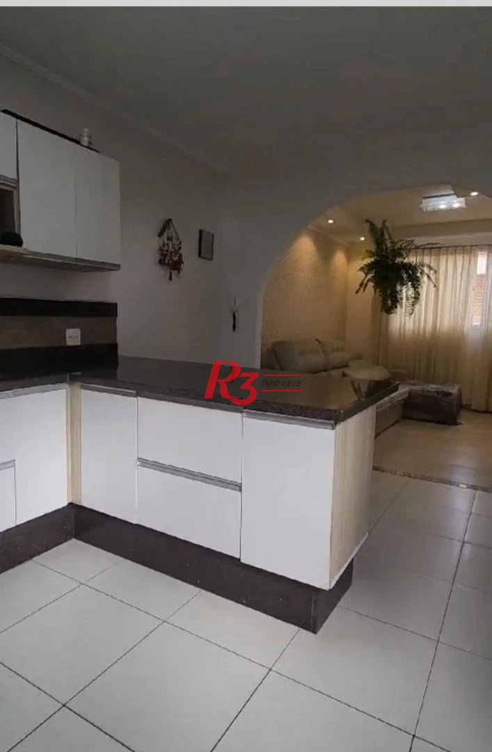 Linda casa mobiliada em Vilaggio, 2 suítes, garagem fechada, churrasqueira individual, piscina e salão de festas.