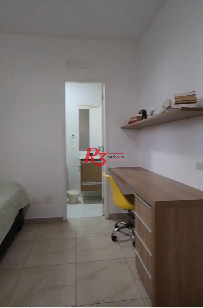 Linda casa mobiliada em Vilaggio, 2 suítes, garagem fechada, churrasqueira individual, piscina e salão de festas.