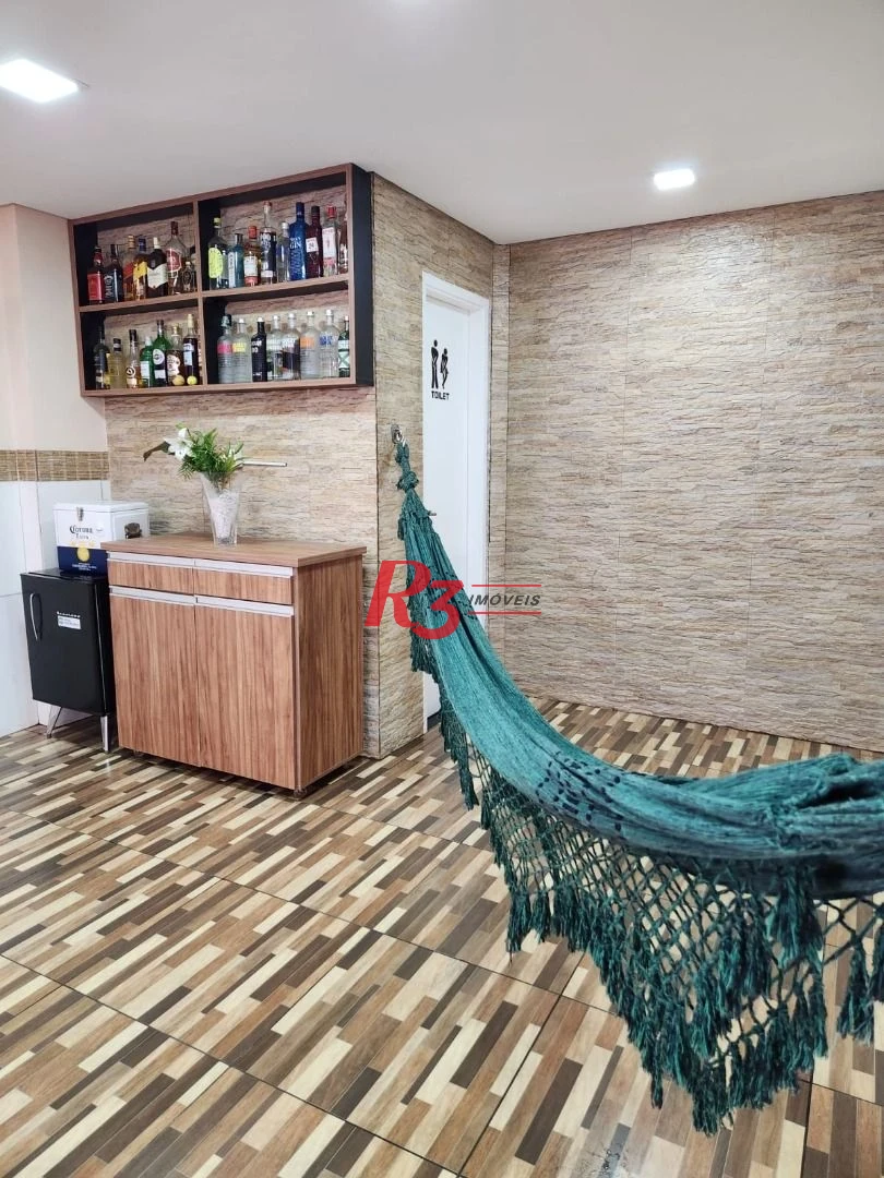 Linda casa mobiliada em Vilaggio, 2 suítes, garagem fechada, churrasqueira individual, piscina e salão de festas.