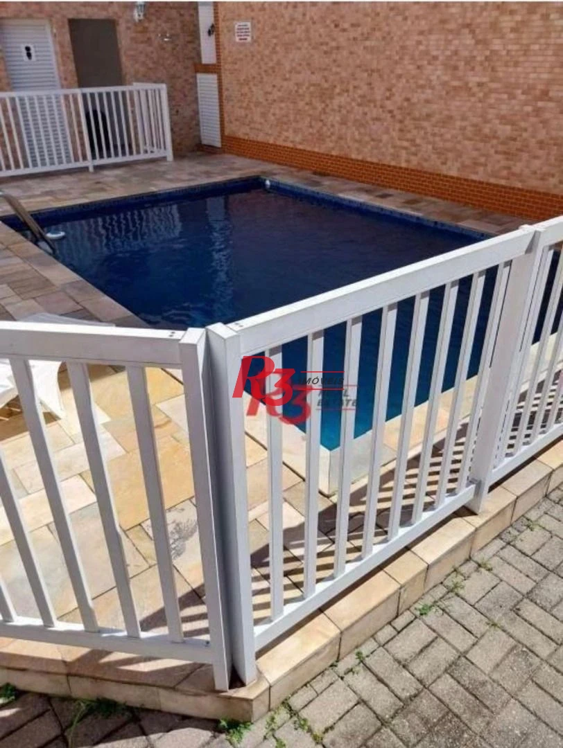 Linda casa mobiliada em Vilaggio, 2 suítes, garagem fechada, churrasqueira individual, piscina e salão de festas.