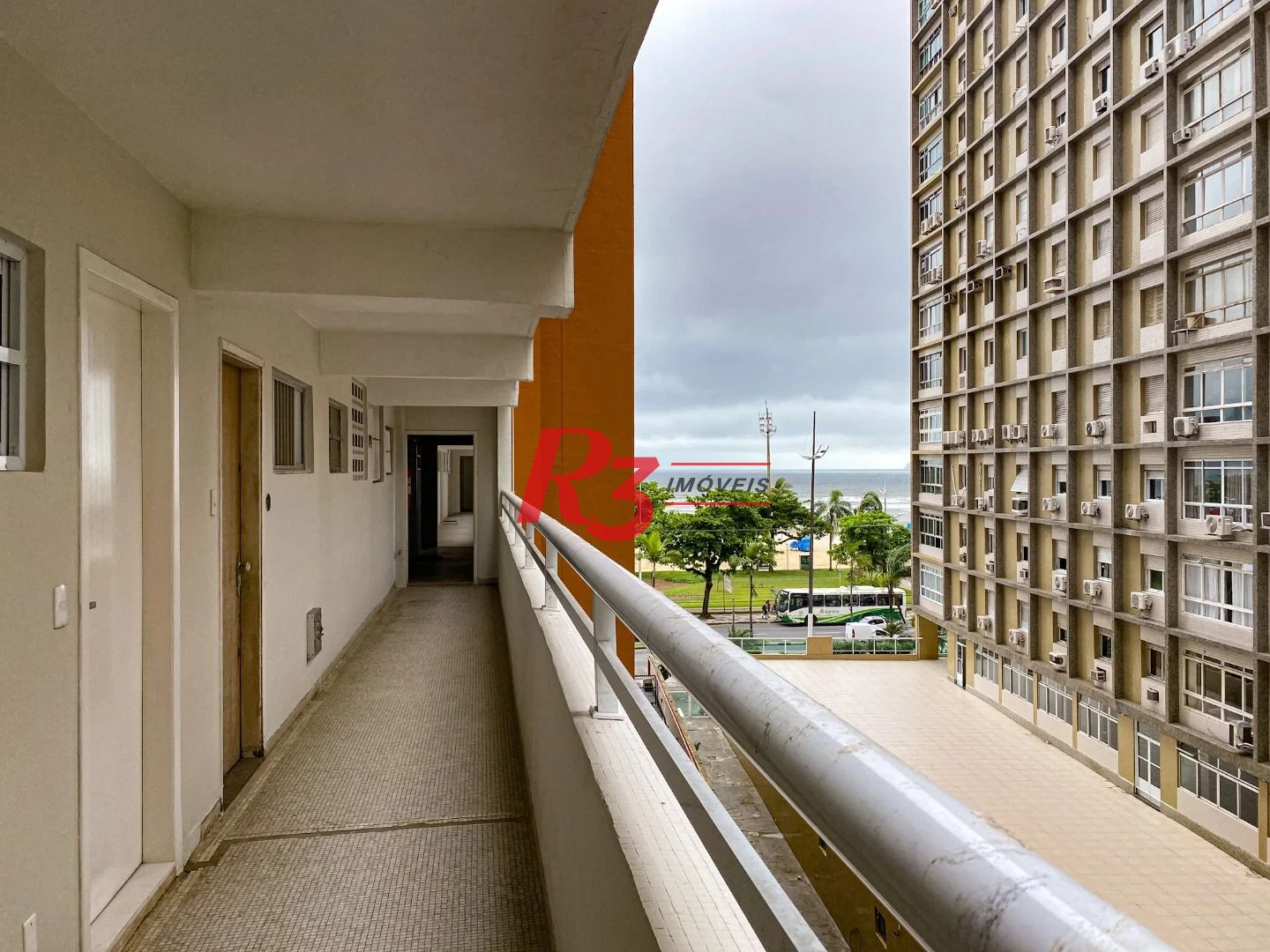 OPORTUNIDADE 380.000,00 , com 1 dormitório frente mar, - Boqueirão - Santos/SP