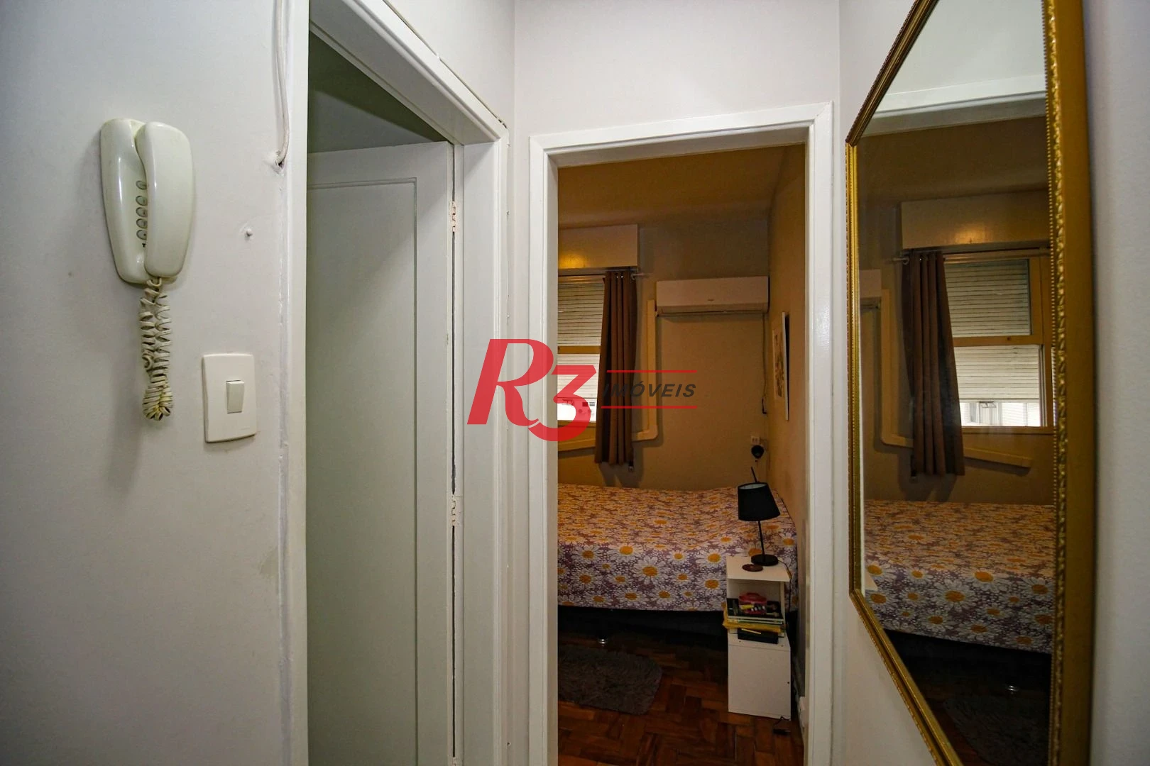 OPORTUNIDADE 380.000,00 , com 1 dormitório frente mar, - Boqueirão - Santos/SP