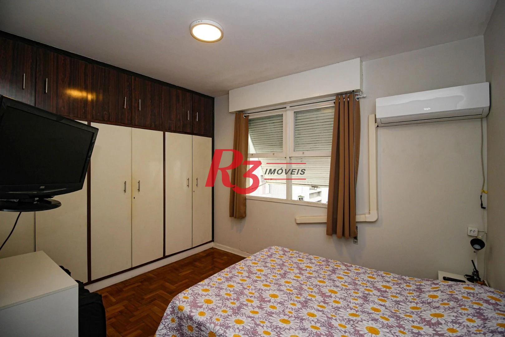 OPORTUNIDADE 380.000,00 , com 1 dormitório frente mar, - Boqueirão - Santos/SP