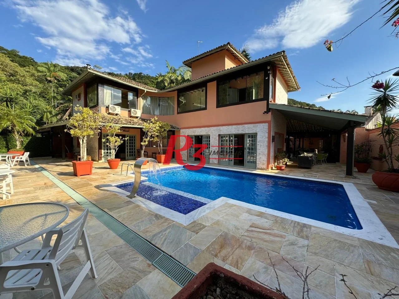Casa à venda, 283 m² por R$ 4.700.000,00 - Balneário Praia do Pernambuco - Guarujá/SP